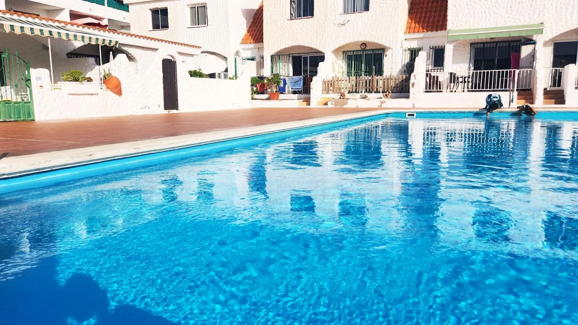 Сasa de vacaciones 3 Bedroom Pool Front Bungalow In Costa Adeje España